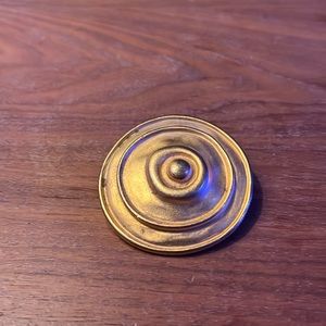 Granny core gold circular brooch, vintage. Mob wife, classic, 90s.
